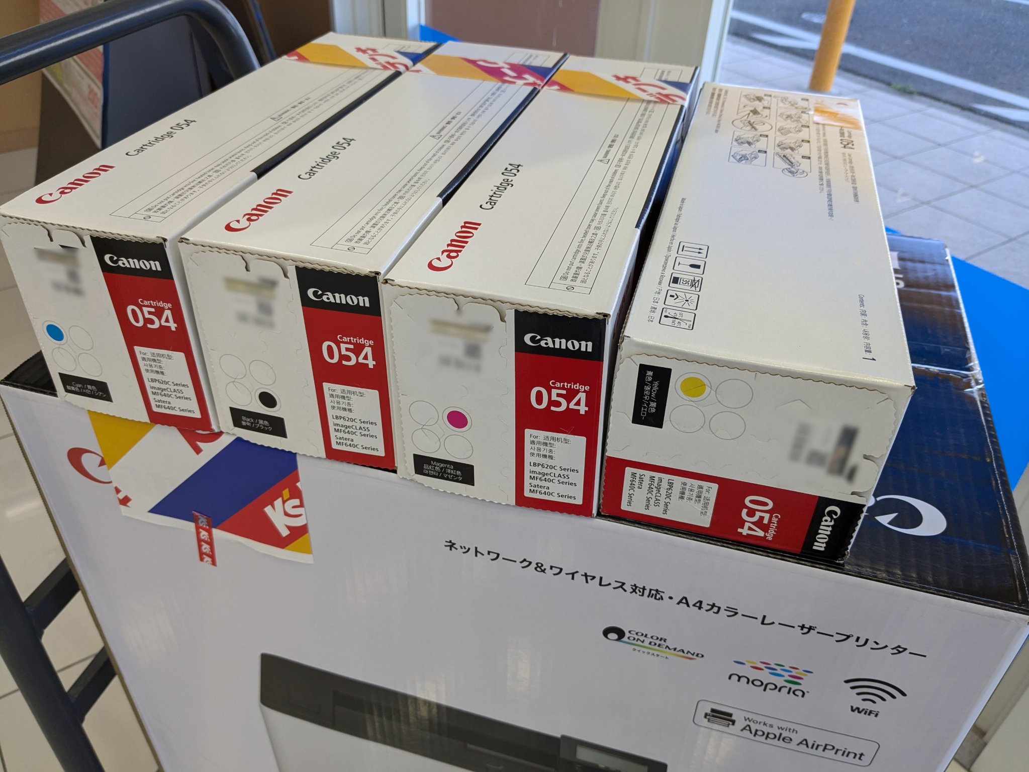 Canon LBP622C と対応するトナーの写真